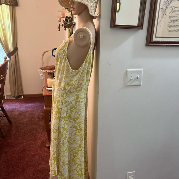 New XL jumpsuit never been worn! - Picture 3 of 12